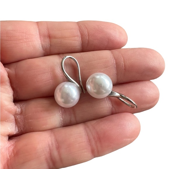 Minimalist Simple Style Silver and Pearl Drop Earrings - Picture 5 of 7